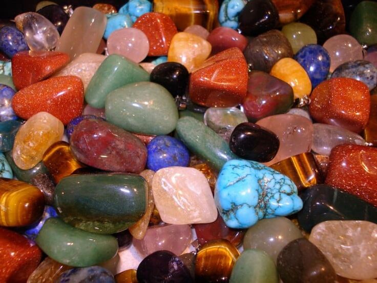 pedras coloridas como talismãs de boa sorte