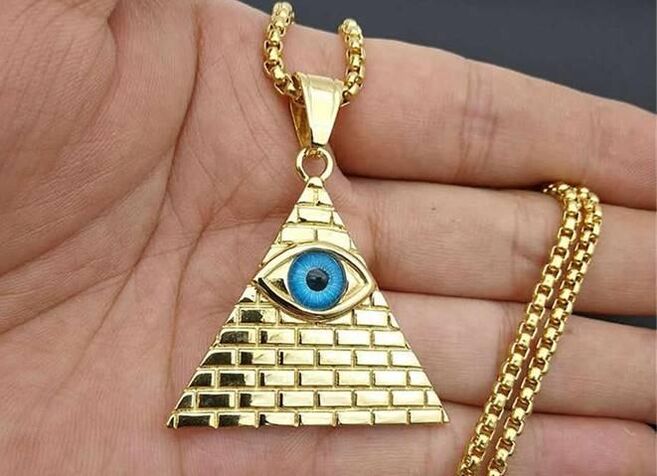 Amuleto maçônico (olho que tudo vê) na forma de um colar para a riqueza